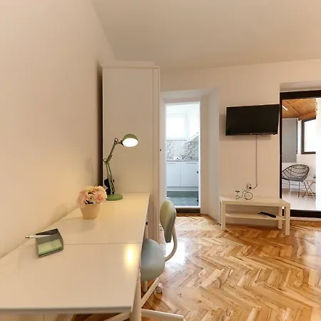 Lo Lo Apartment