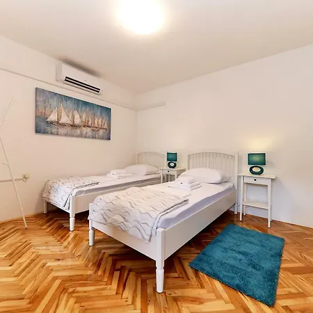 Lo Lo Apartment