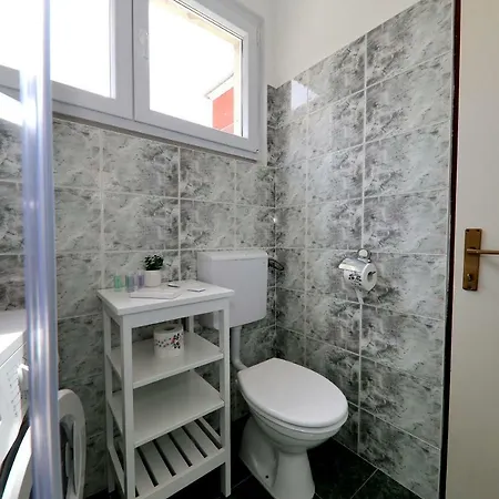 Lo Lo Apartment